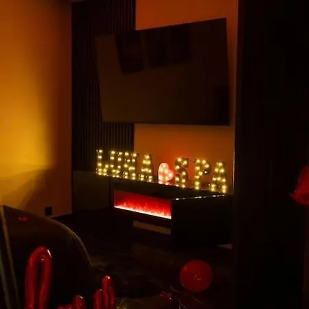 شقة Room, Luna